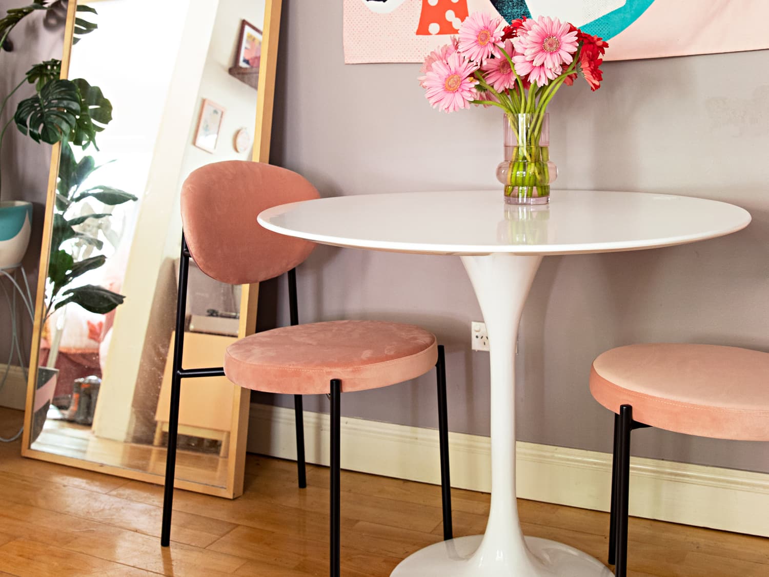 Bistro tulip hot sale table